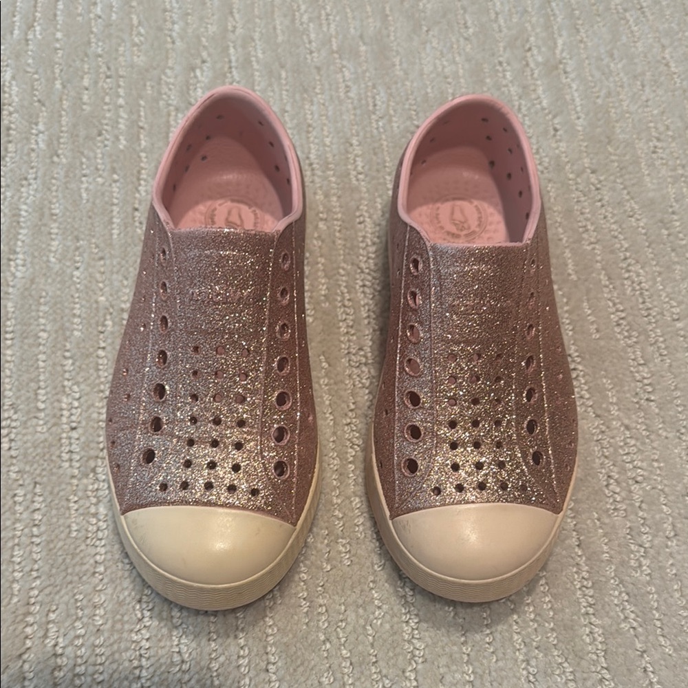 Native Pink Sneakers Breathable Lace-Up Design